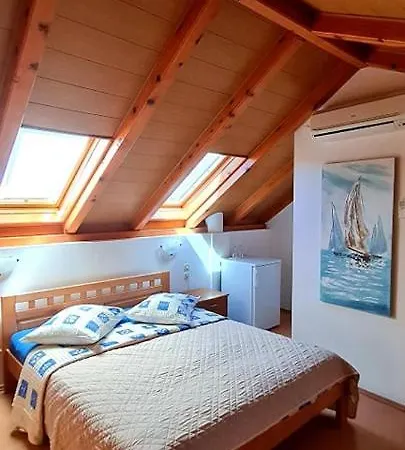 Dionis krevet i doručak 3*