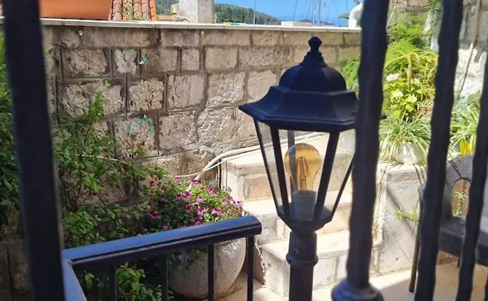 Dionis לינה וארוחת בוקר