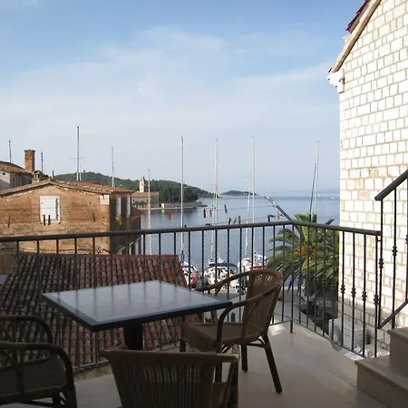 Dionis Bed & Breakfast 3*