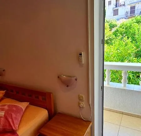 Dionis Bed & Breakfast 3*