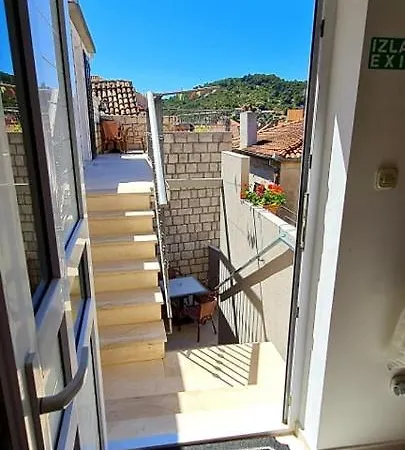 Dionis Bed & Breakfast