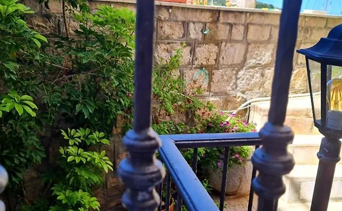 Dionis فندق مبيت وإفطار فيس
