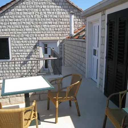 Dionis Bed & Breakfast 3*