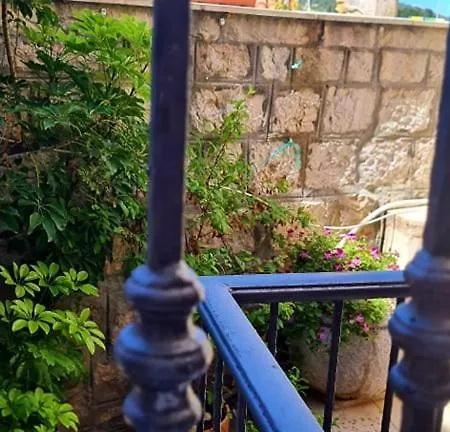 Dionis Bed & Breakfast Vis
