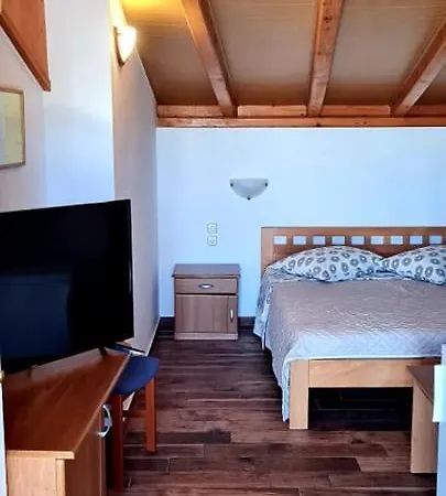 Dionis Bed & Breakfast 3*