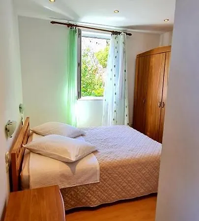 Dionis Bed & Breakfast Vis