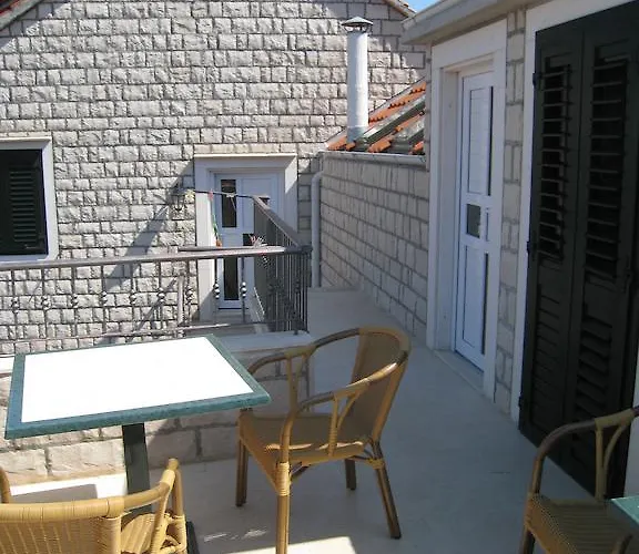 Dionis krevet i doručak 3*