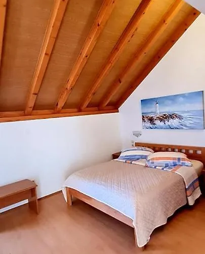 Dionis krevet i doručak 3*